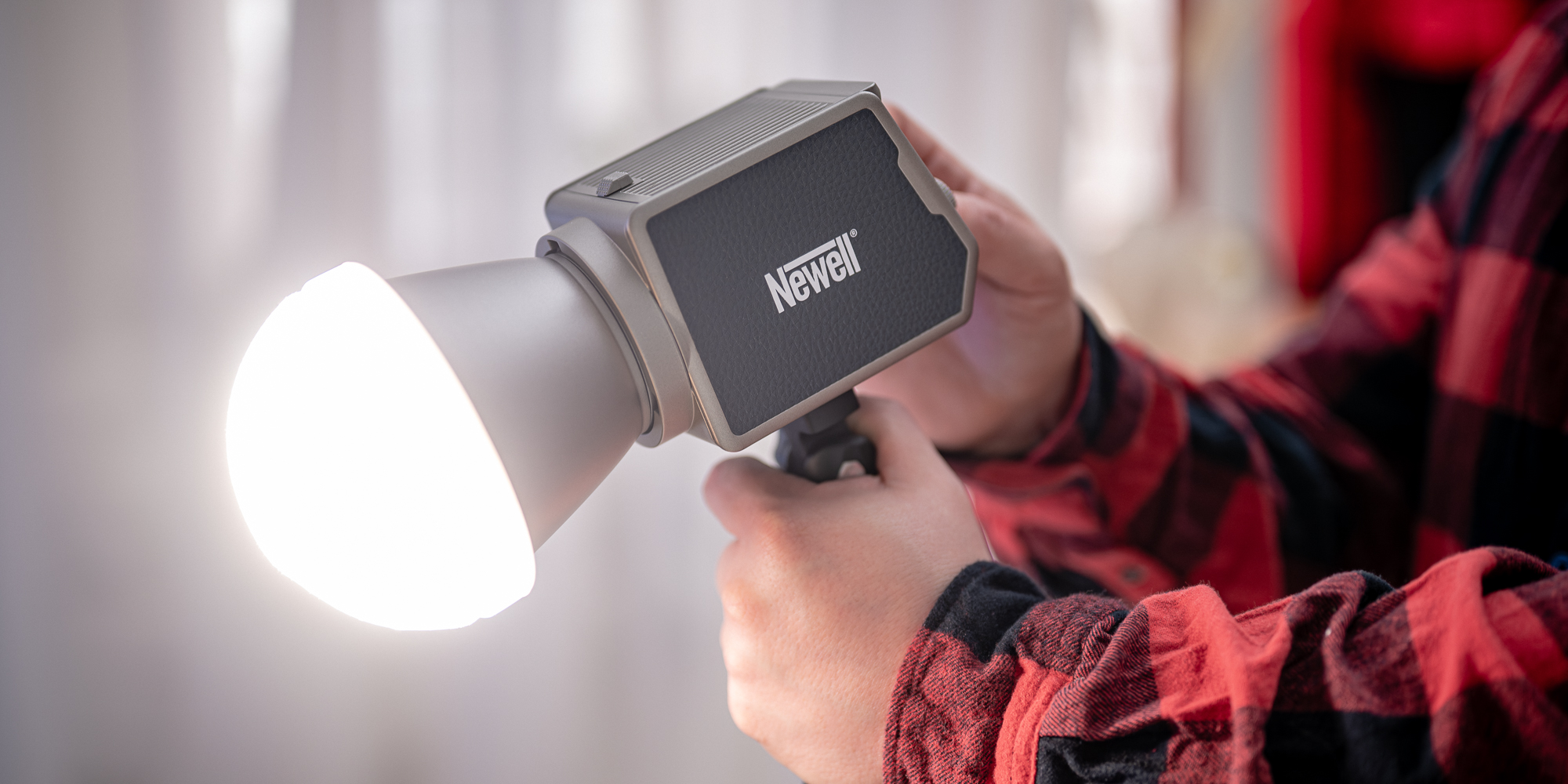 Lampa LED Newell Zora 60 WB (2700 - 6500 K)